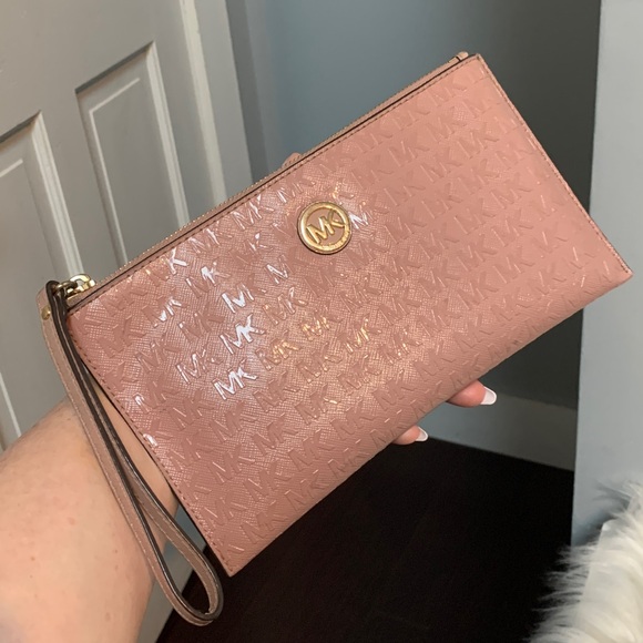 Authentic soft pink patent leather large wristlet clutch by Michael Kors